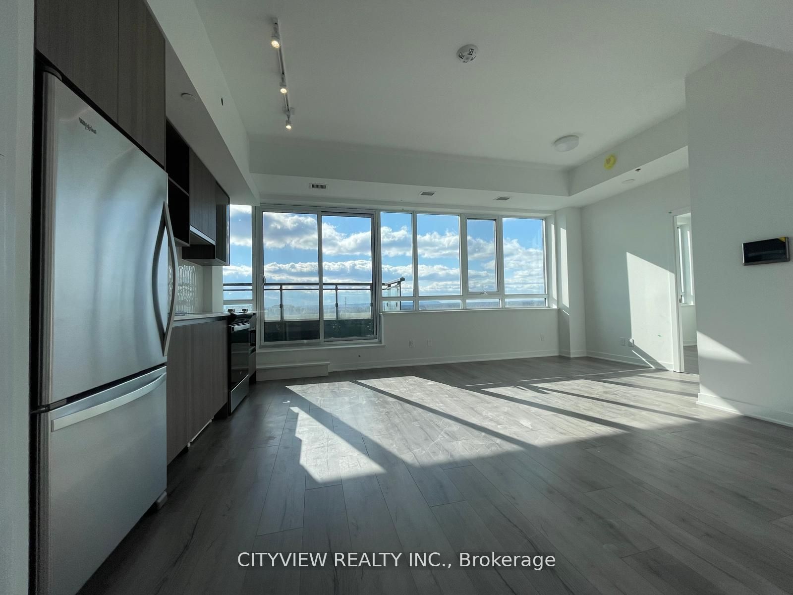 405 Dundas Street LPH05