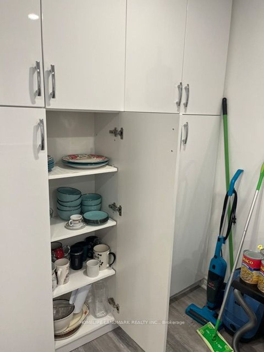 Photo of 812 Burnhamthorpe Road W #1409, Toronto, ON M9C 4W1 (MLS # W12851610)