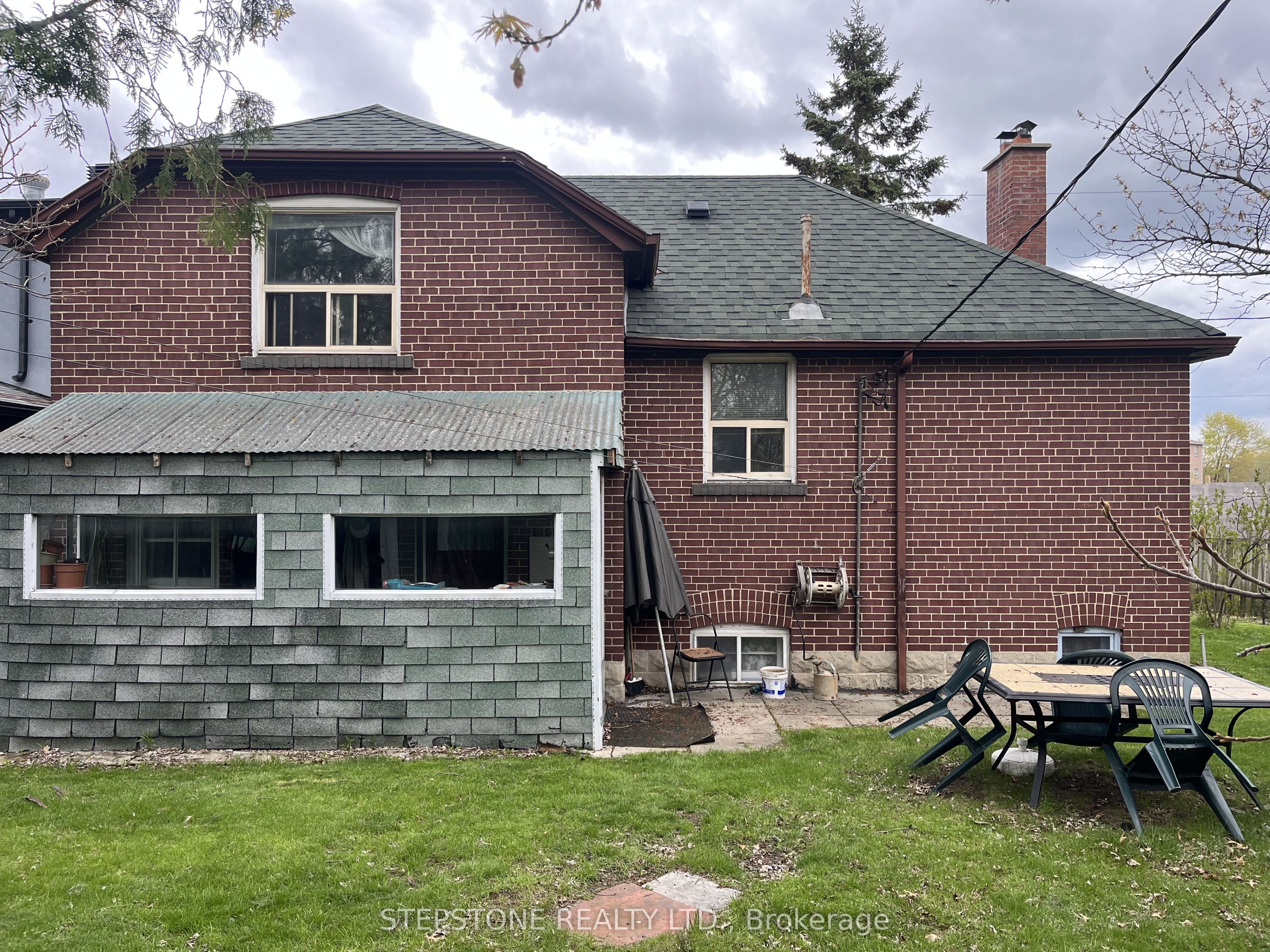 40 Glenvalley Drive S