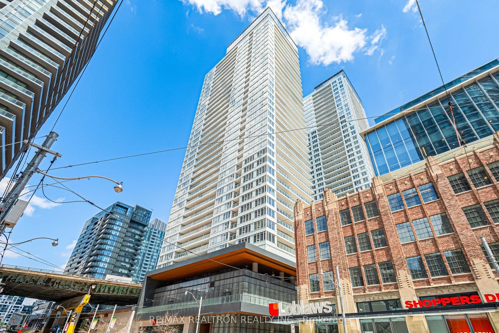 Photo of 19 Bathurst Street #811, Toronto, ON M5V 0N2 (MLS # C13114376)