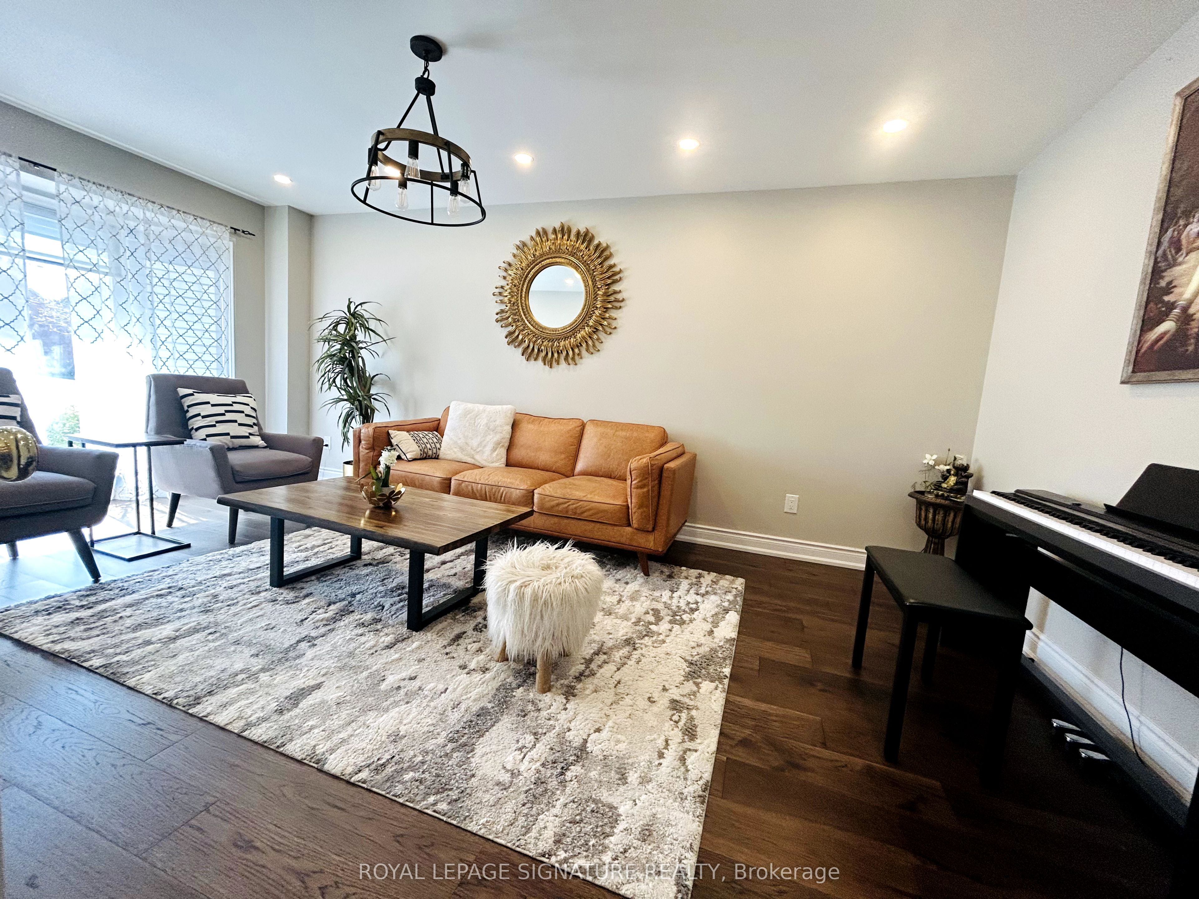 2951 Kingsway Drive Upper