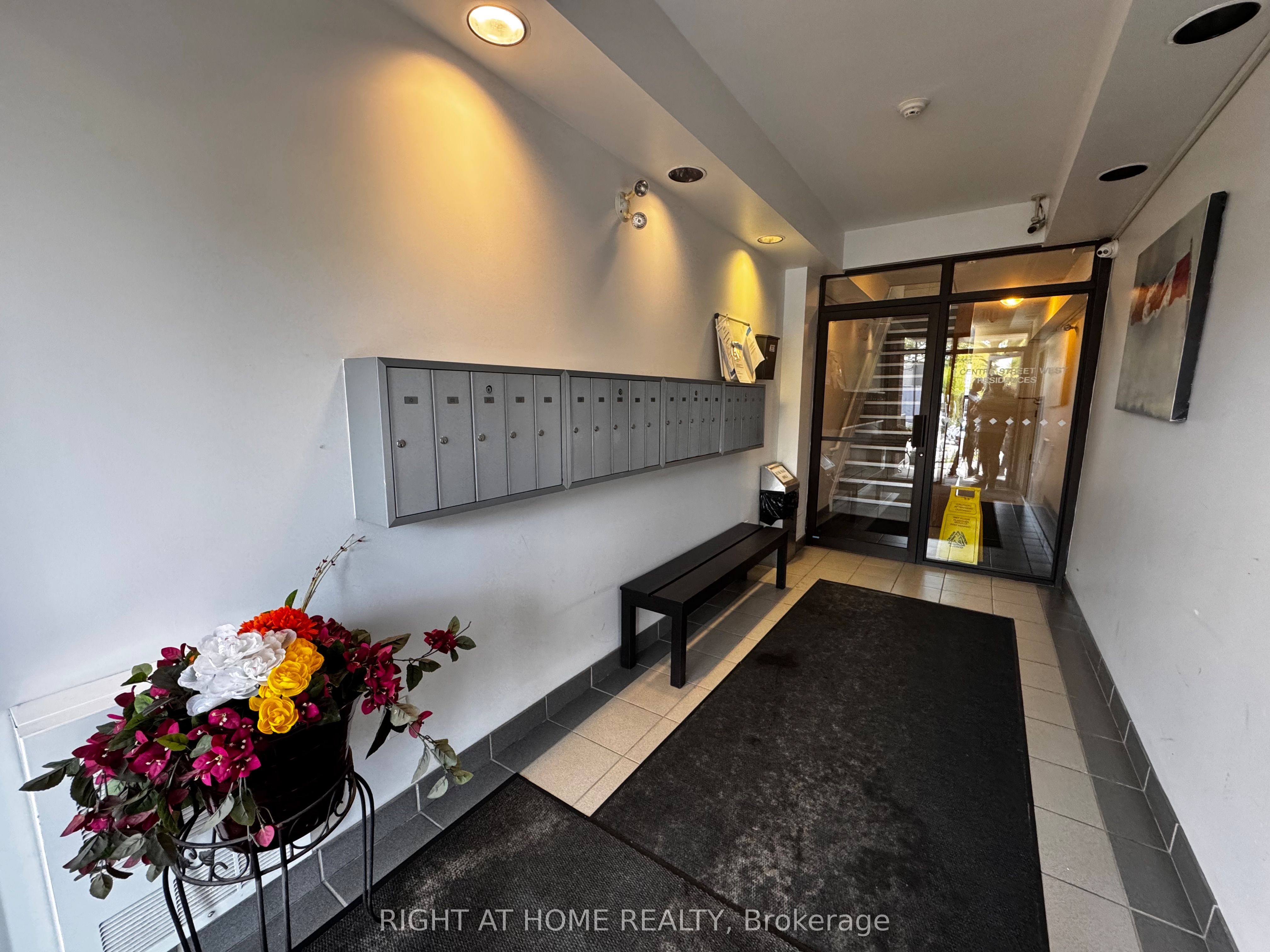 1 Centre Street W 215