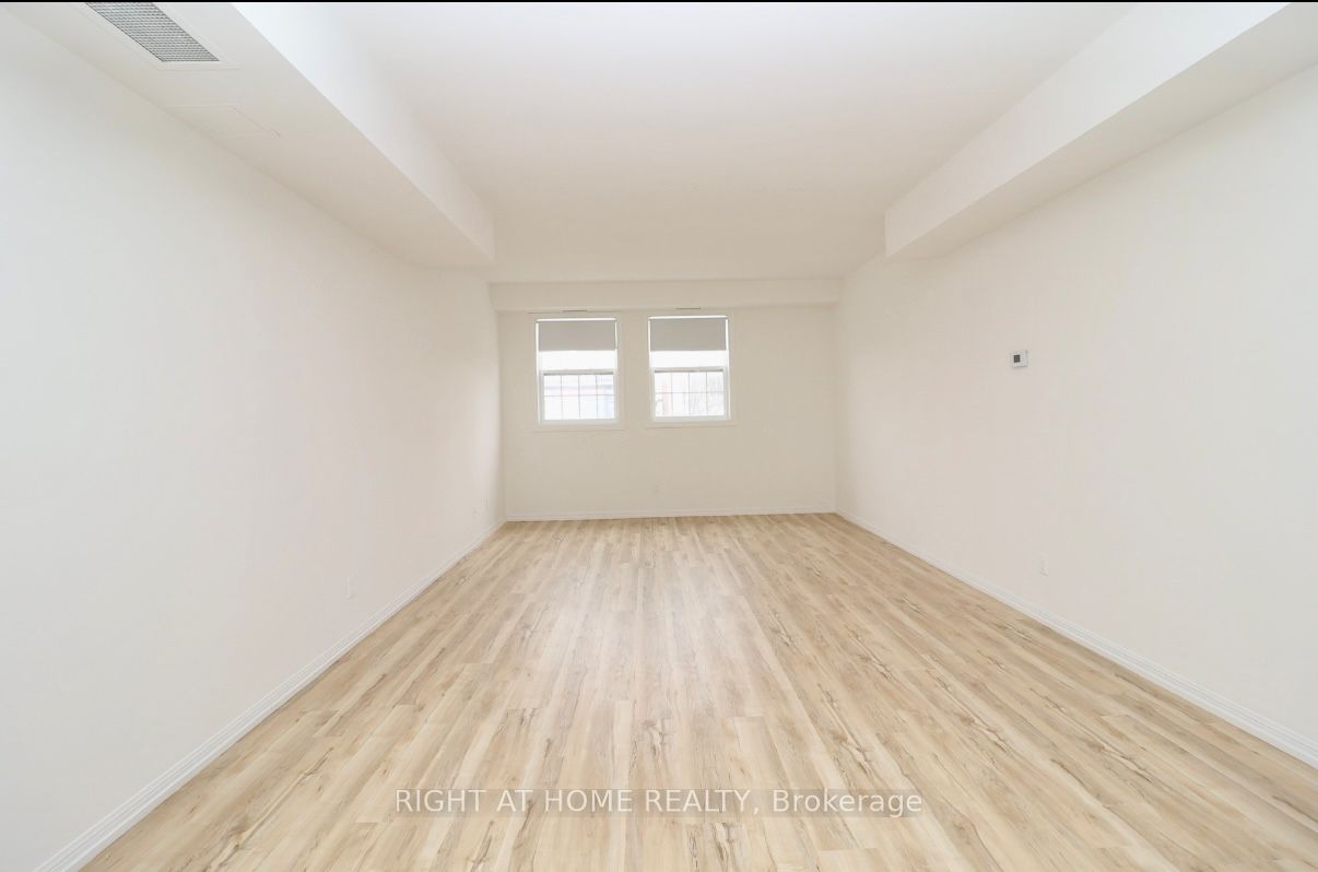 1 Centre Street W 215