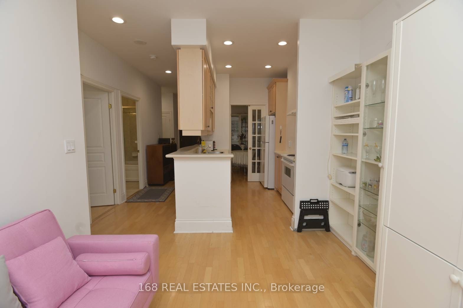 102 Bloor Street West Street W 910