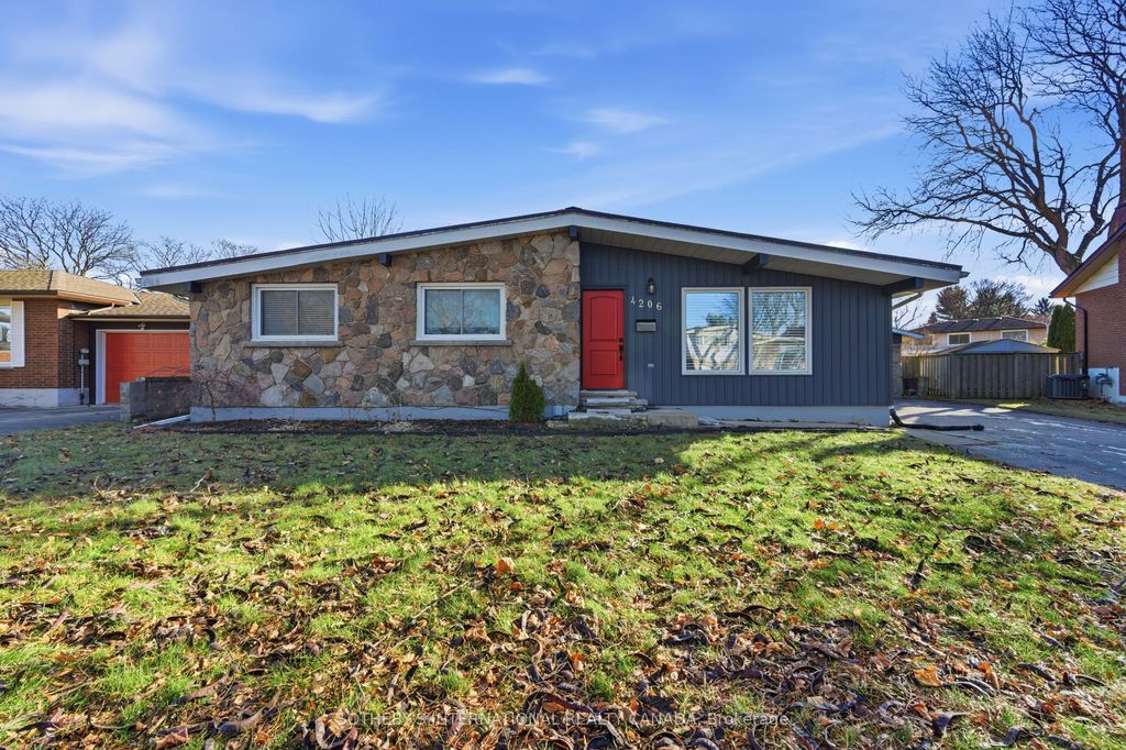 Photo of 4206 Glenayr Avenue, Niagara Falls, ON L2E 6J9 (MLS # X12721616)