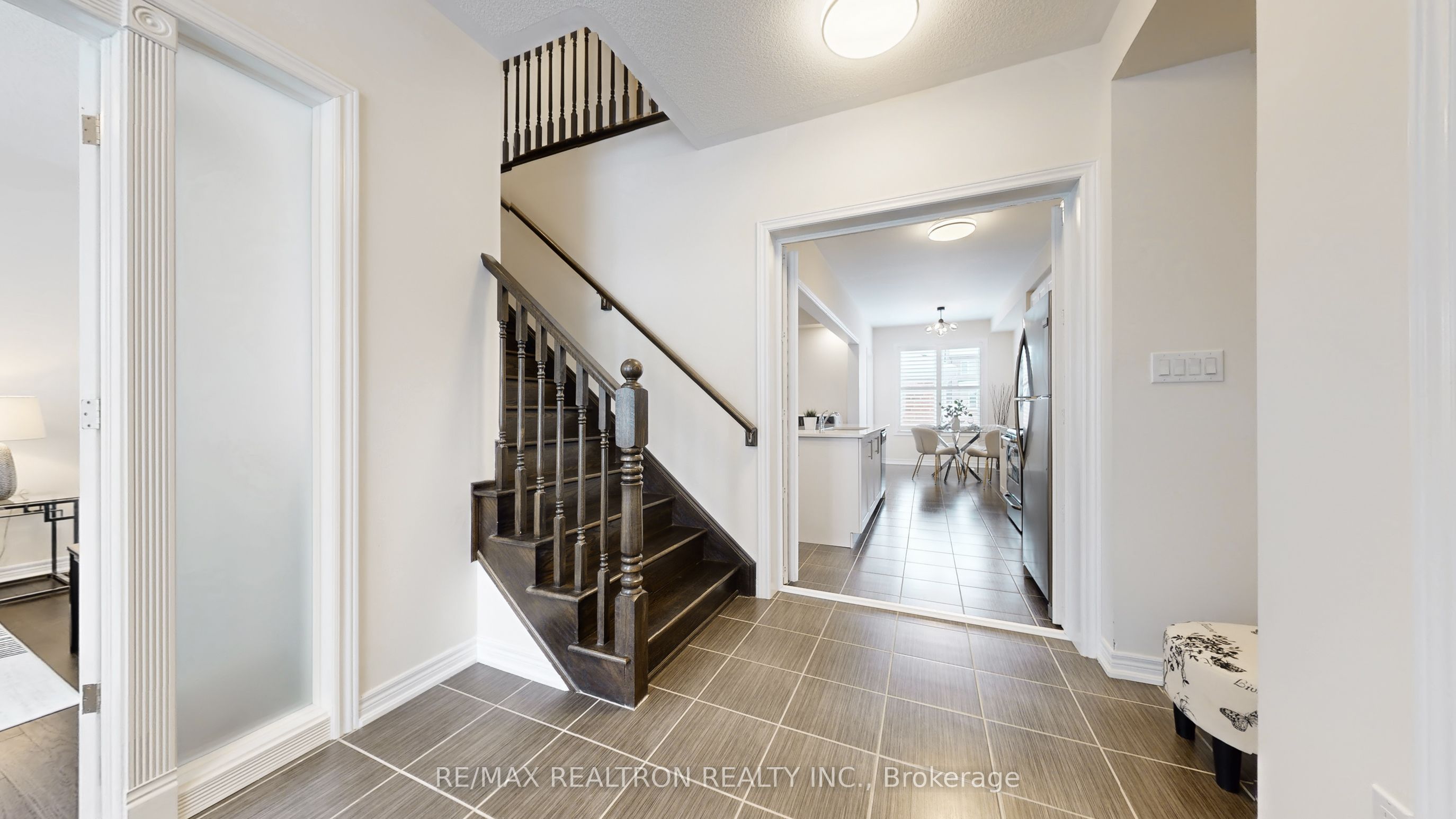 61 Lawrence Pilkington Avenue