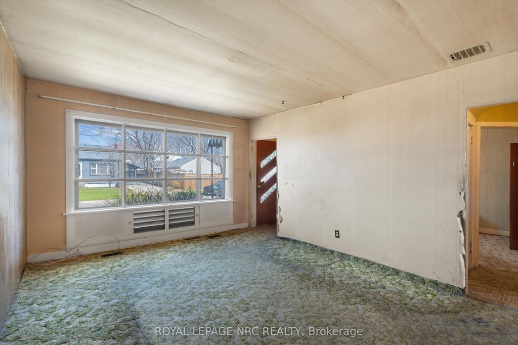 Photo of 8 Byron Place, St. Catharines, ON L2R 1M2 (MLS # X12984648)