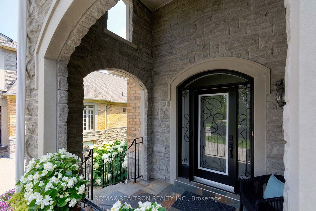 Photo of 37 Britton Trail, Aurora, ON L4G 7S8 (MLS # N12457590)
