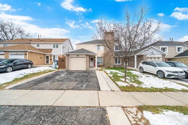 8 Nottawasaga Crescent