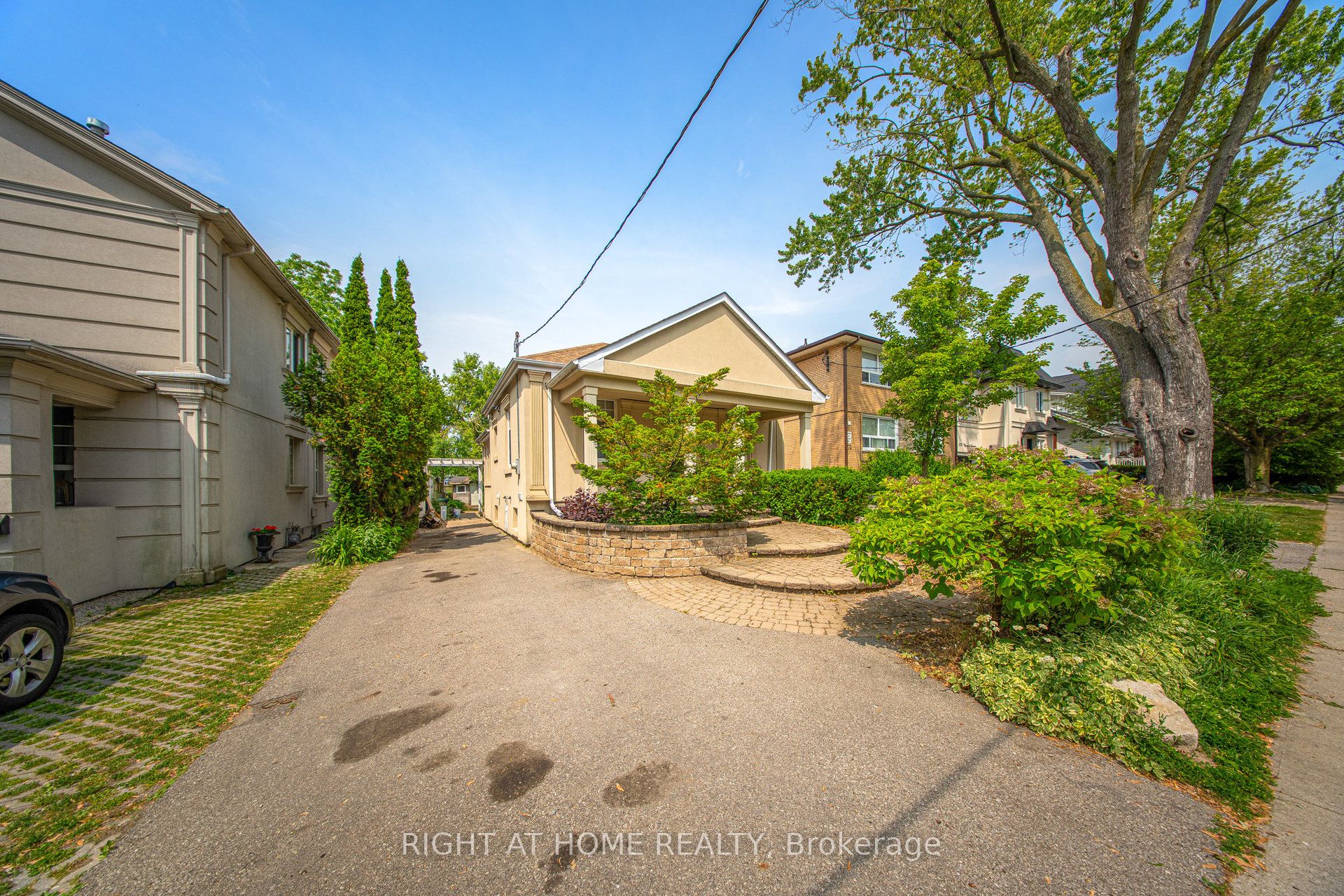 170 Queens Avenue