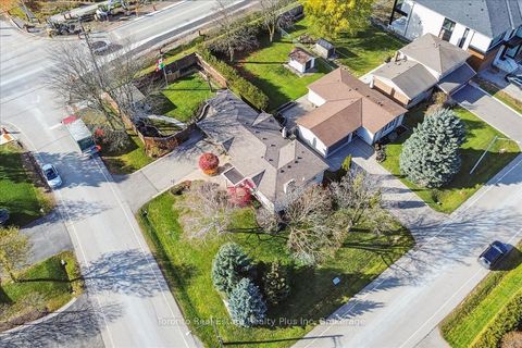 Photo of 10 Sevilla Boulevard, Vaughan, ON L0J 1C0 (MLS # N12564738)