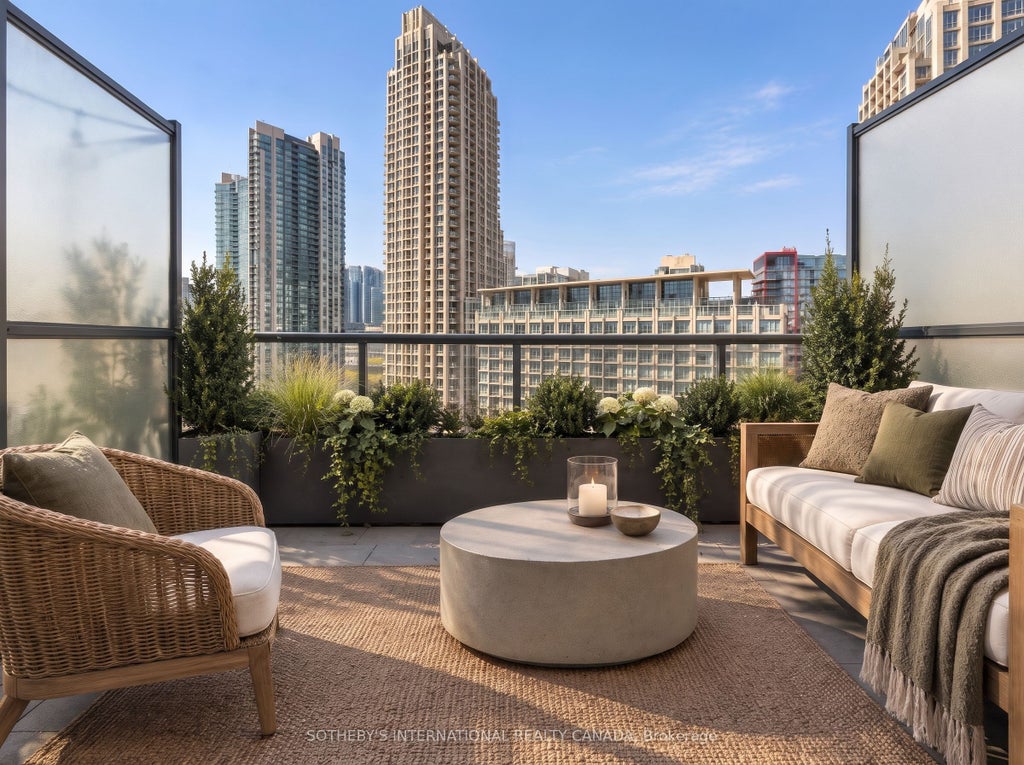 Photo of 637 Lake Shore Boulevard W #614, Toronto, ON M5V 3J6 (MLS # C13730508)