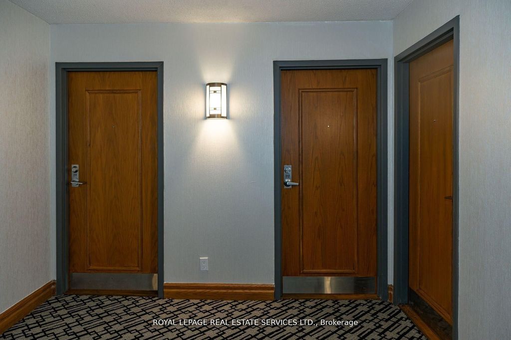 Photo of 7 Concorde Place #212, Toronto, ON M3C 3N4 (MLS # C12328045)