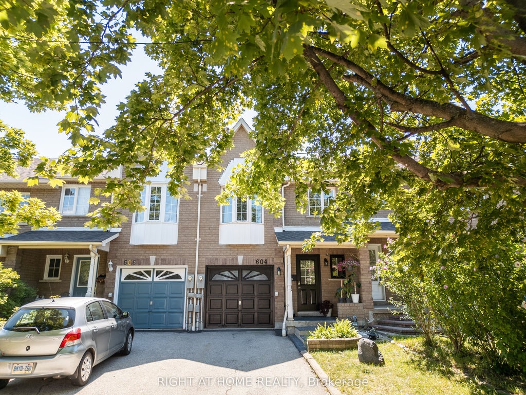 Photo of 604 Lumberton Crescent, Mississauga, ON L4Z 3Z6 (MLS # W13720832)