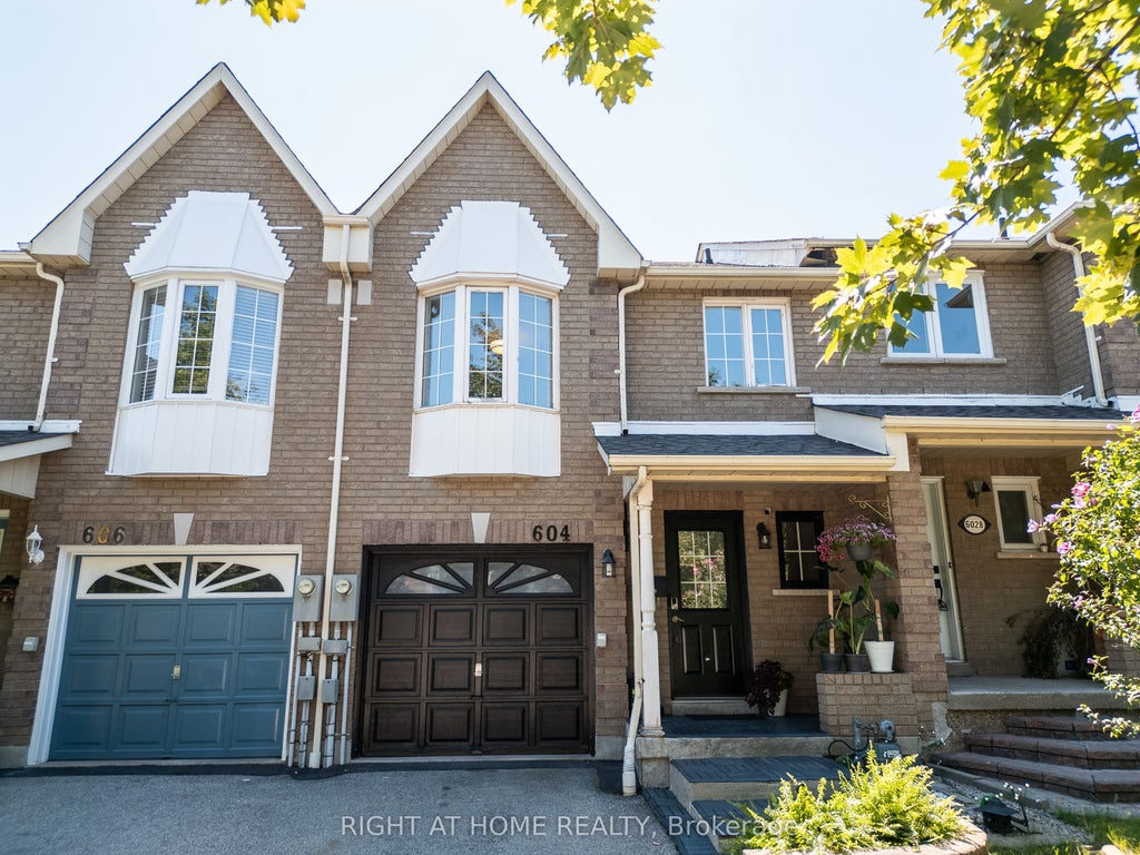 Photo of 604 Lumberton Crescent, Mississauga, ON L4Z 3Z6 (MLS # W13720832)