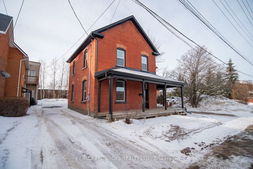 Photo of 392 Isabella Street, Pembroke, ON K8A 5T5 (MLS # X12886786)