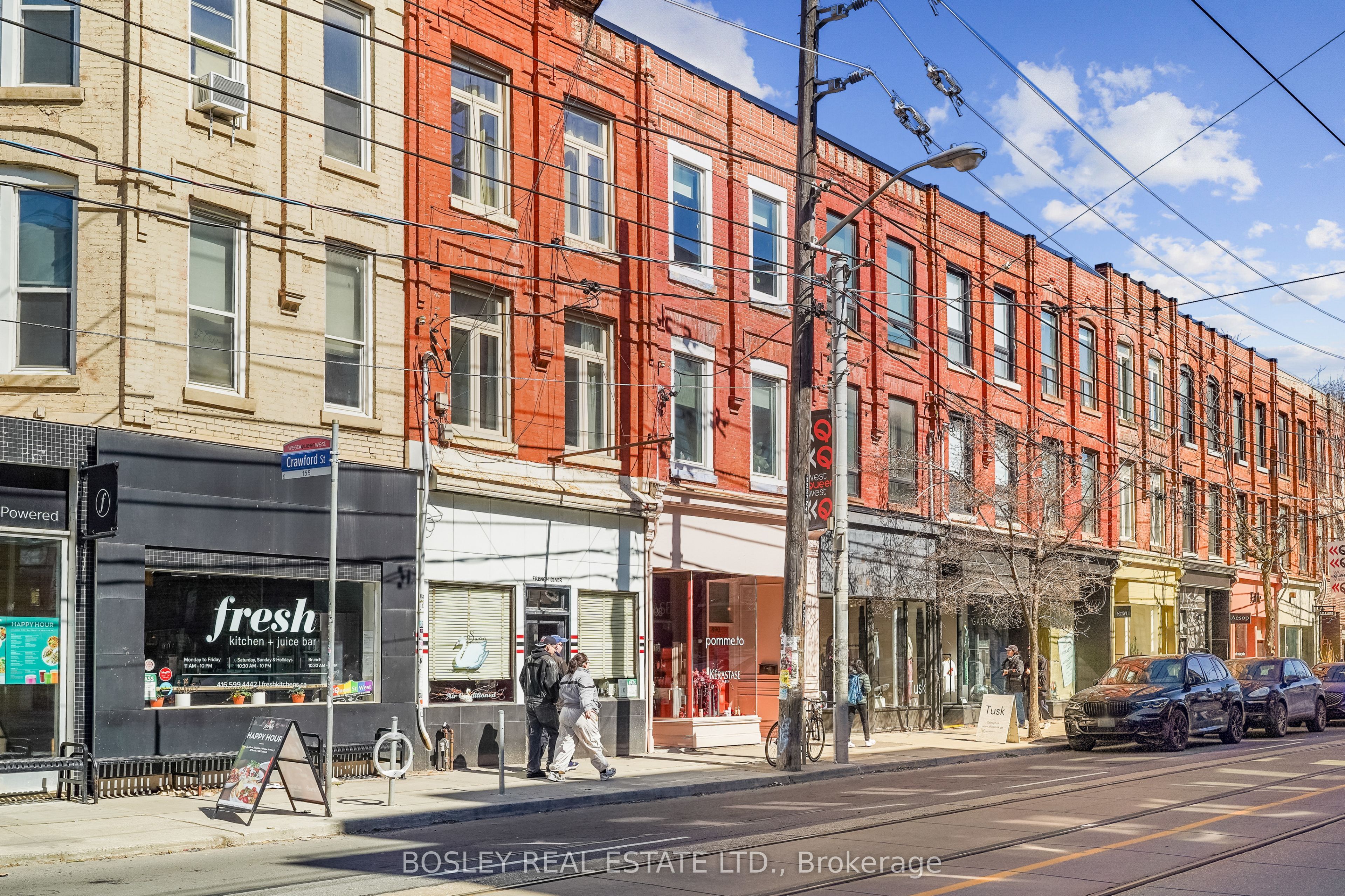 890 Queen Street W