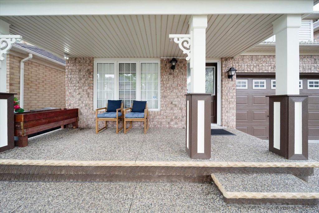 Photo of 28 Redcastle Street, Brampton, ON L7A 1Y5 (MLS # W12552778)