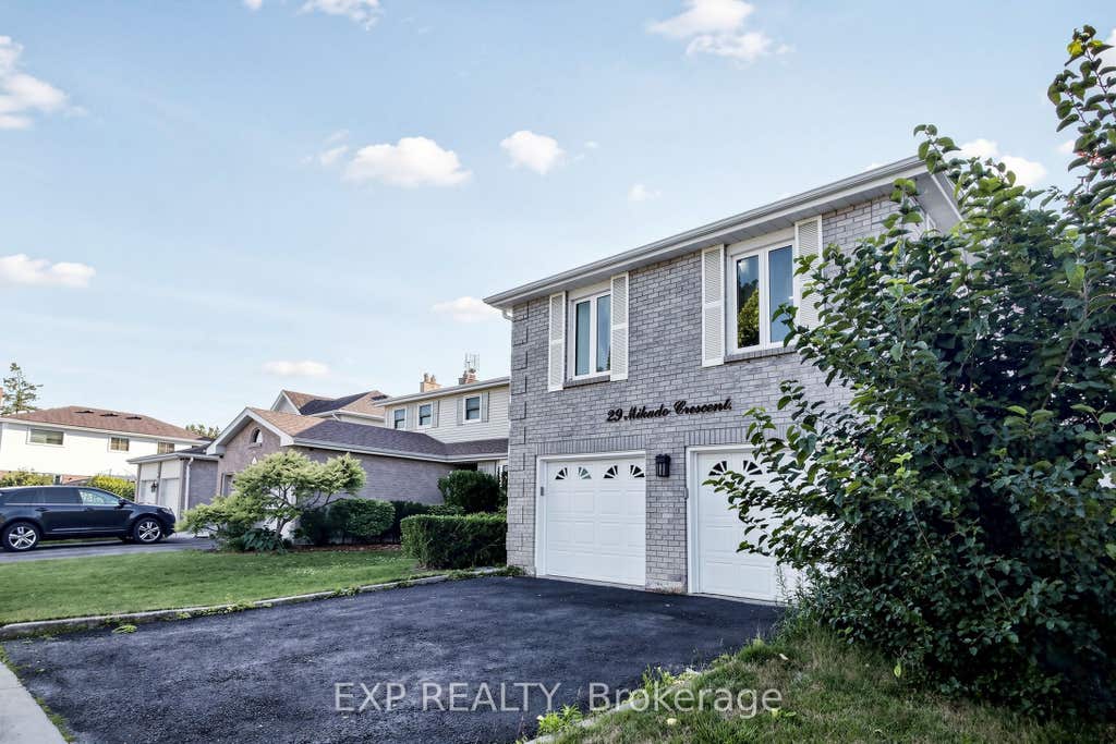 Photo of 29 Mikado Crescent N, Brampton, ON L6S 3R4 (MLS # W13623398)