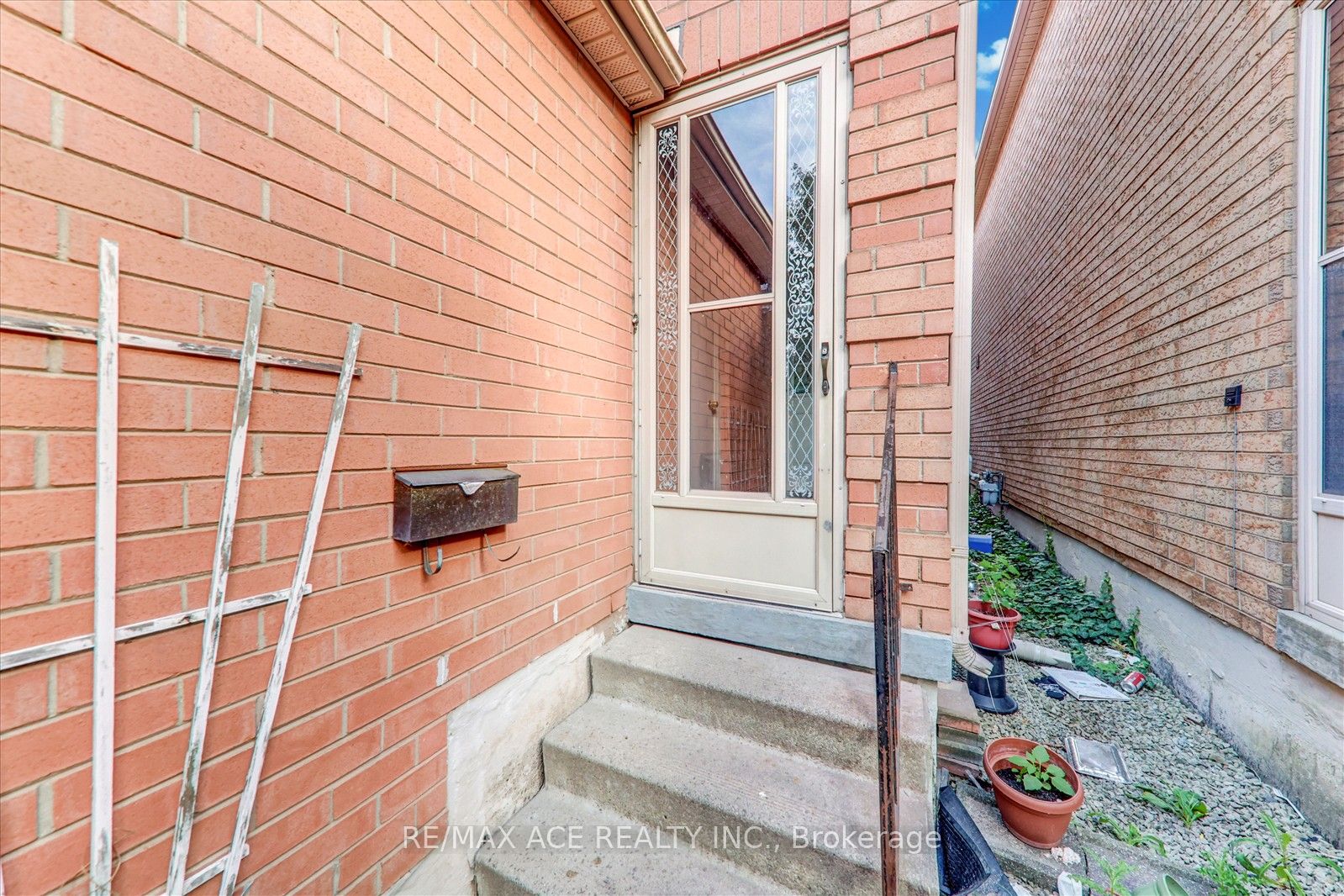 17 Kenborough Court
