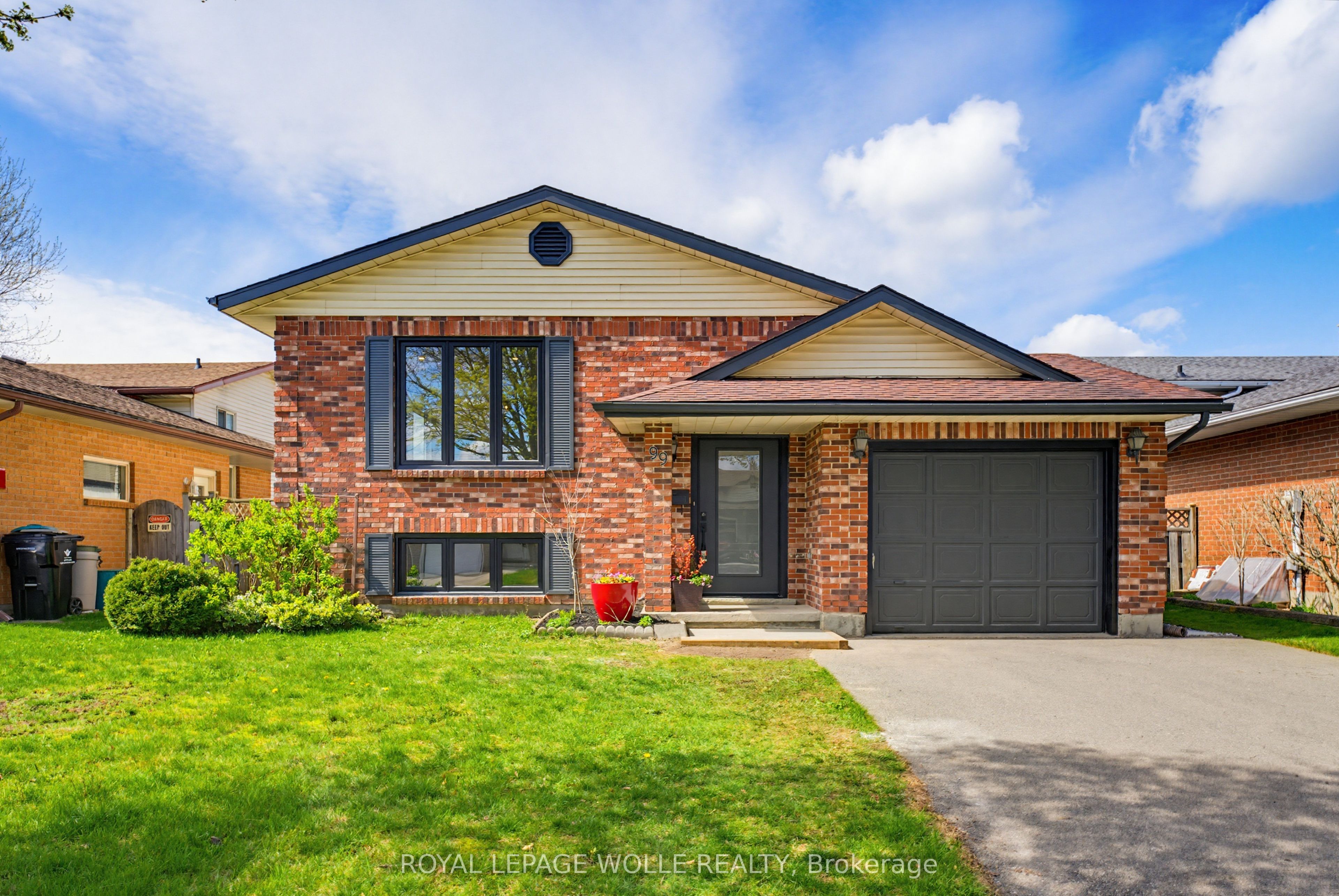 99 Oakhurst Crescent