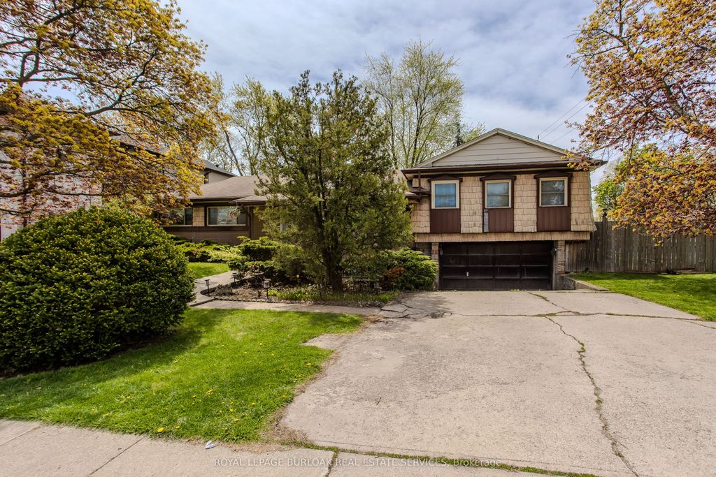 Photo of 482 Sherin Drive, Oakville, ON L6L 4J5 (MLS # W13131338)