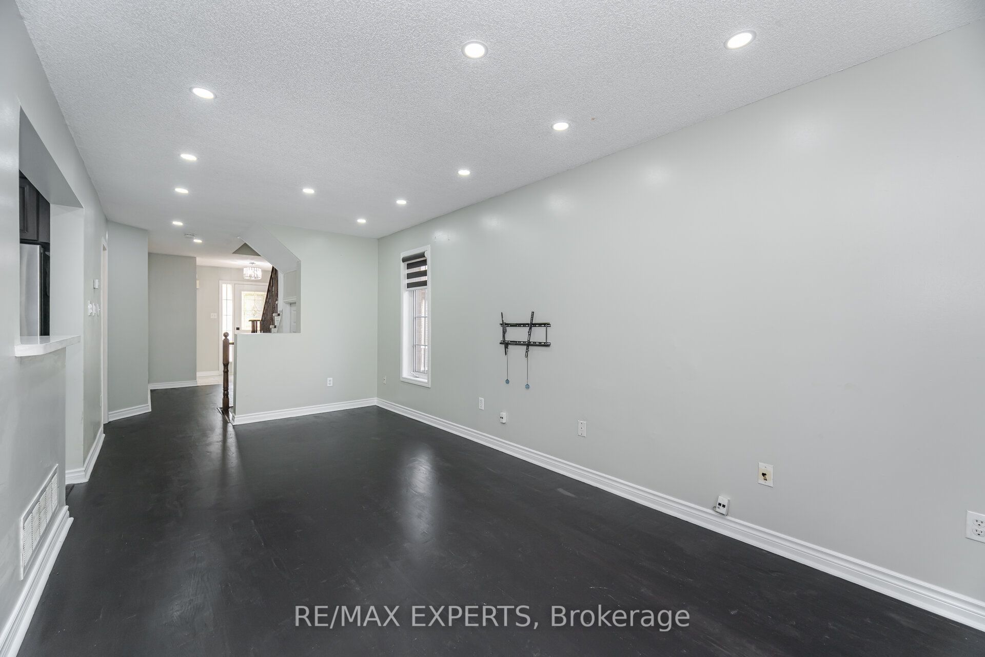 82 Twin Pines Crescent