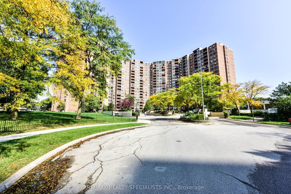 Photo of 716 The West Mall N/A #PH2005, Toronto, ON M9C 4X6 (MLS # W13755652)