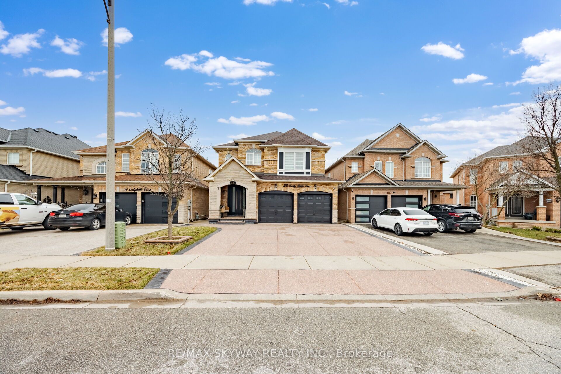 32 Lady Belle Crescent