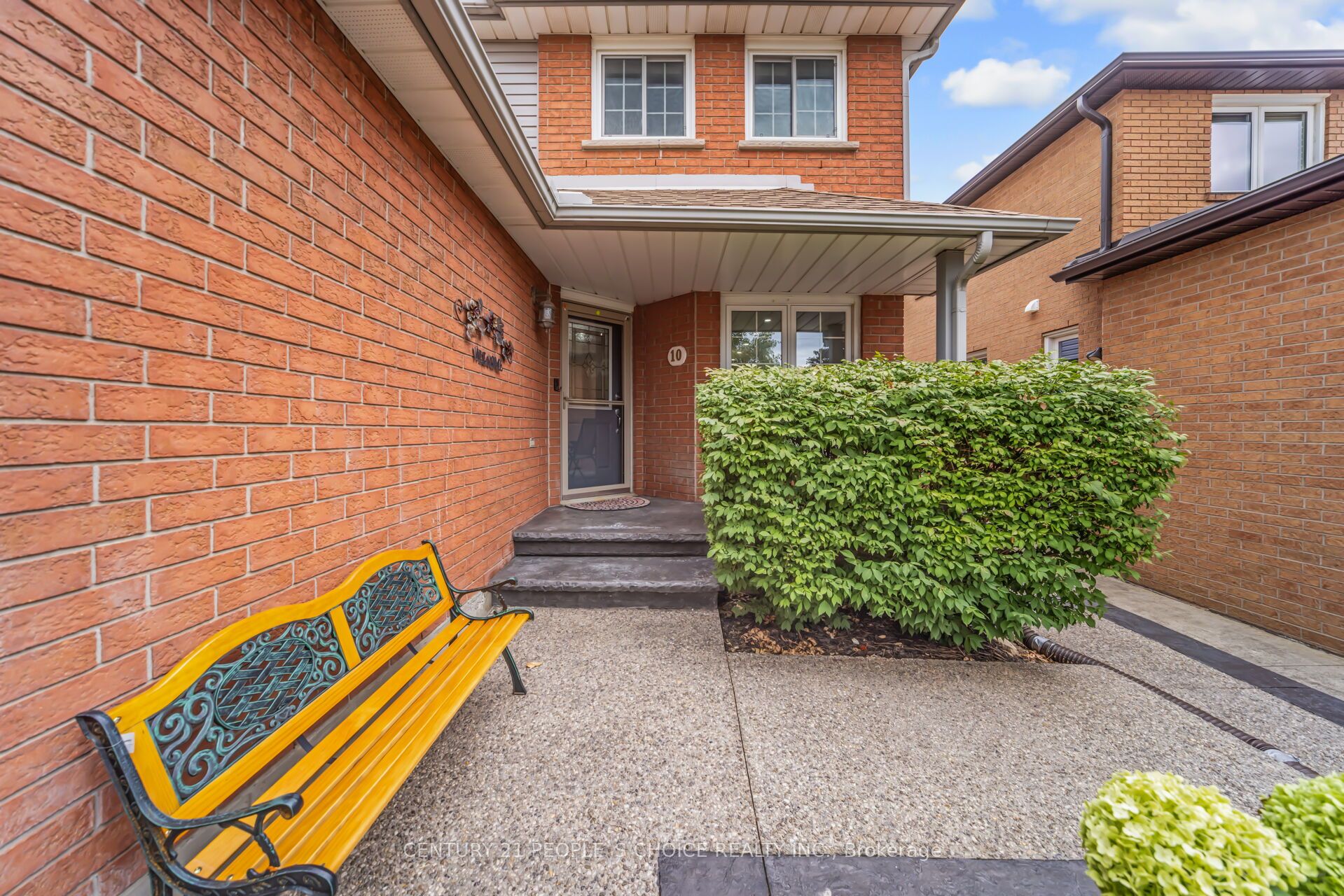 10 Hillgarden Drive