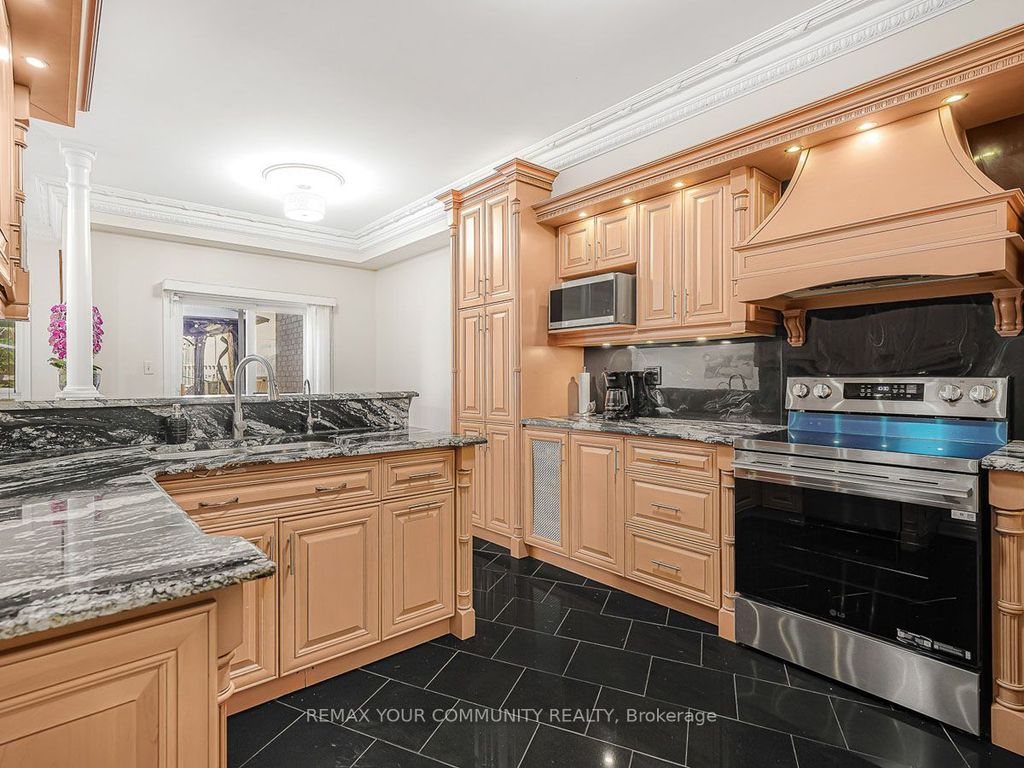 Photo of 563 Mulock Court, Newmarket, ON L3Y 5H1 (MLS # N12937944)