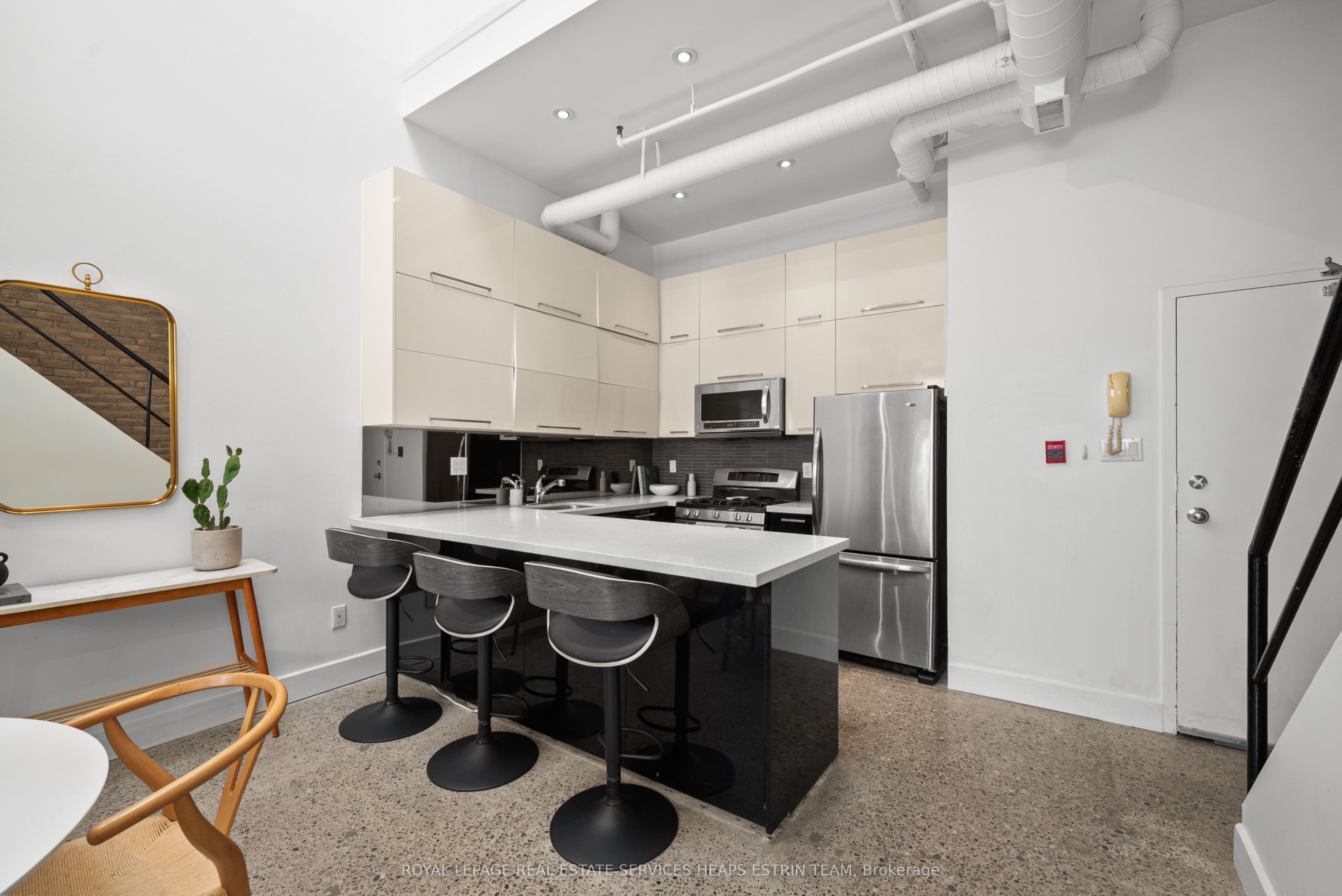 6 Bartlett Avenue 6