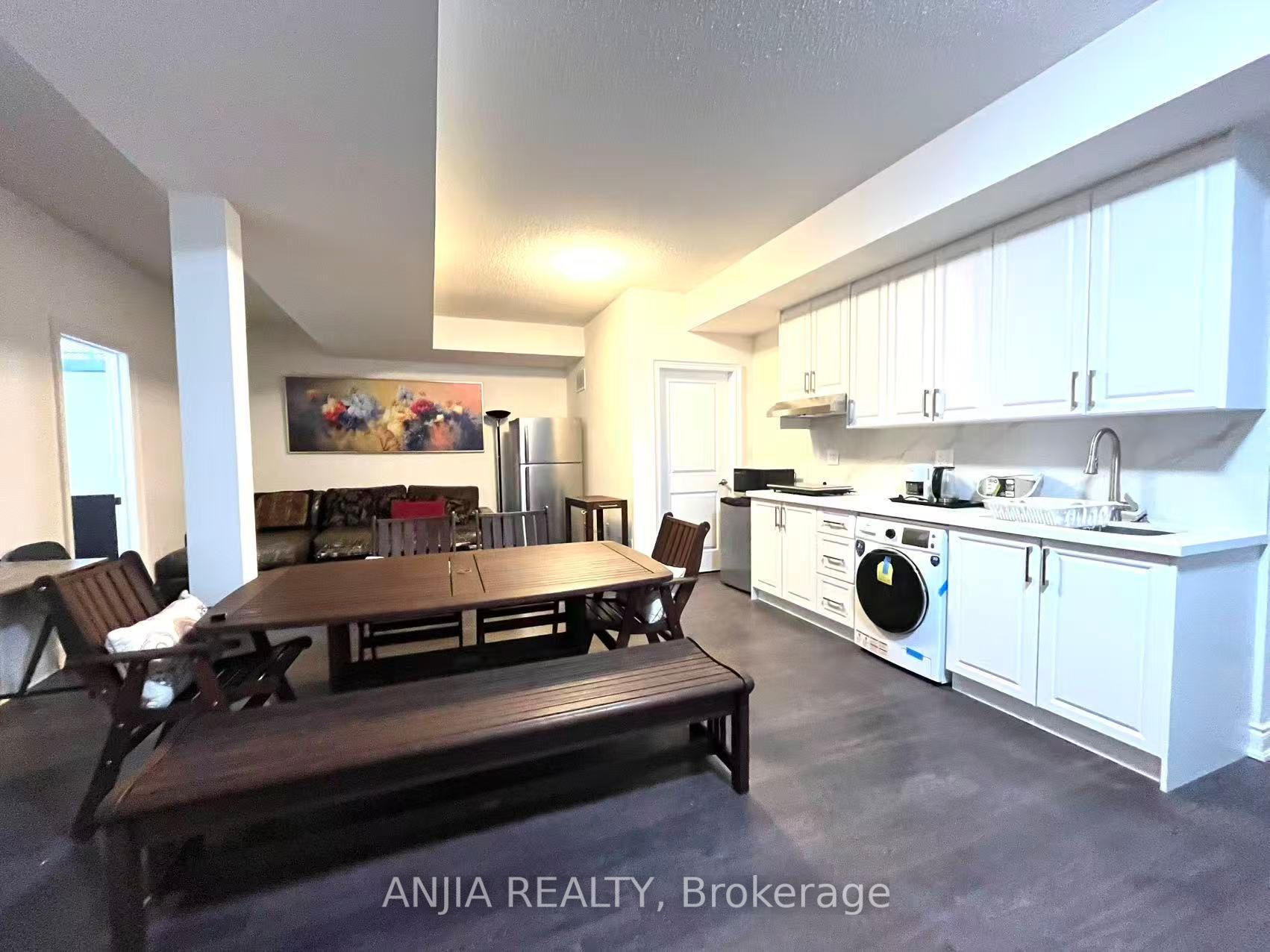 199 CANYON HILL AVE Avenue