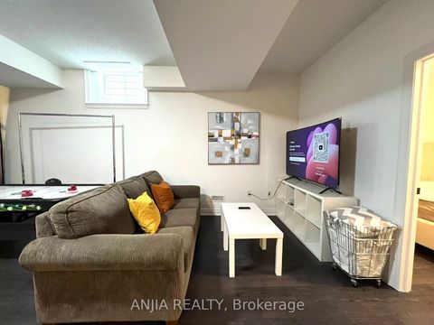 199 CANYON HILL AVE Avenue Richmond Hill ON L4C 0R4