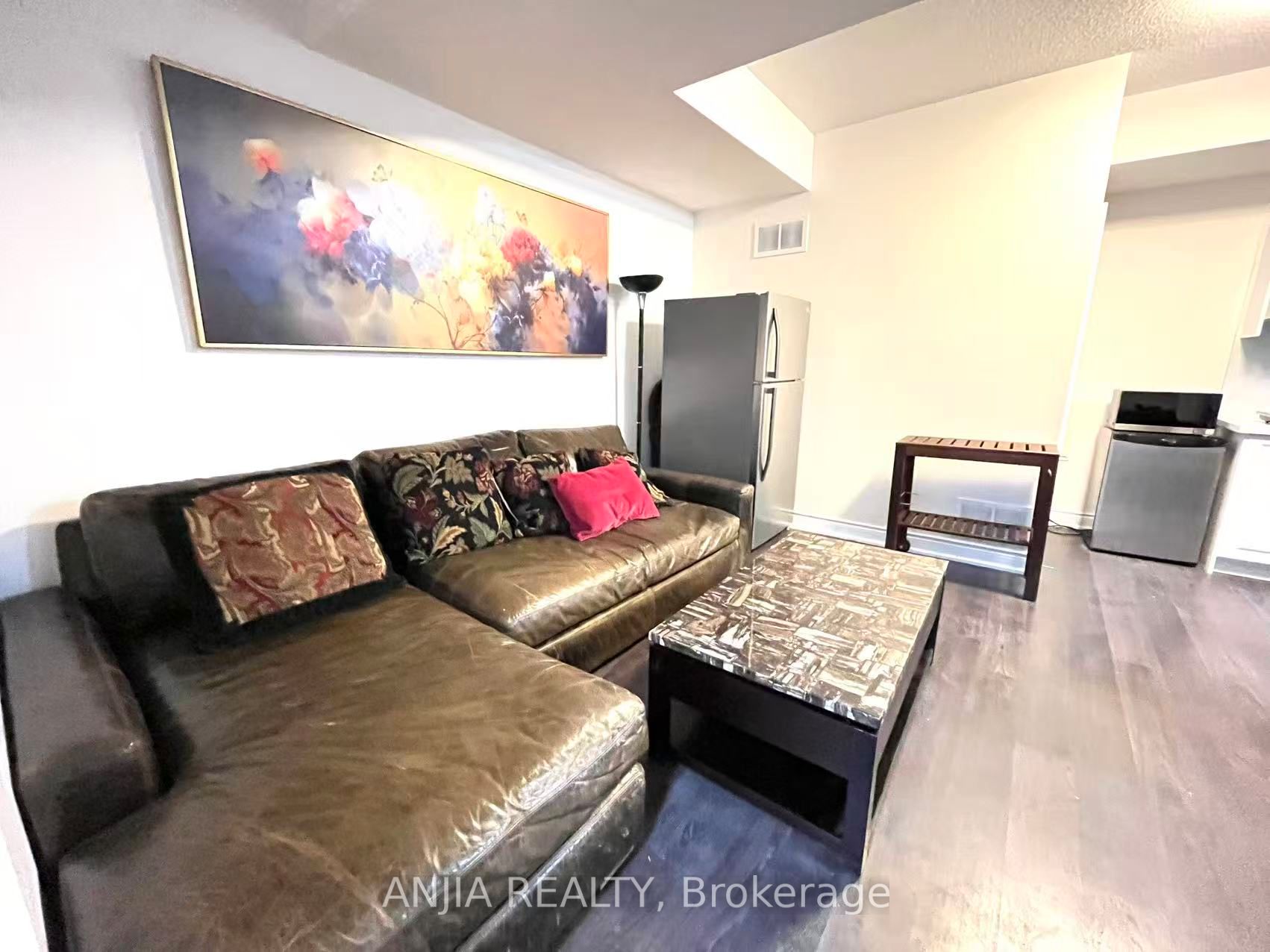 199 CANYON HILL AVE Avenue