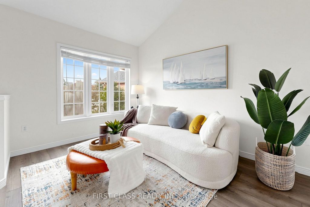 Photo of 11 Diamond Court, Hamilton, ON L9C 7V5 (MLS # X13028152)