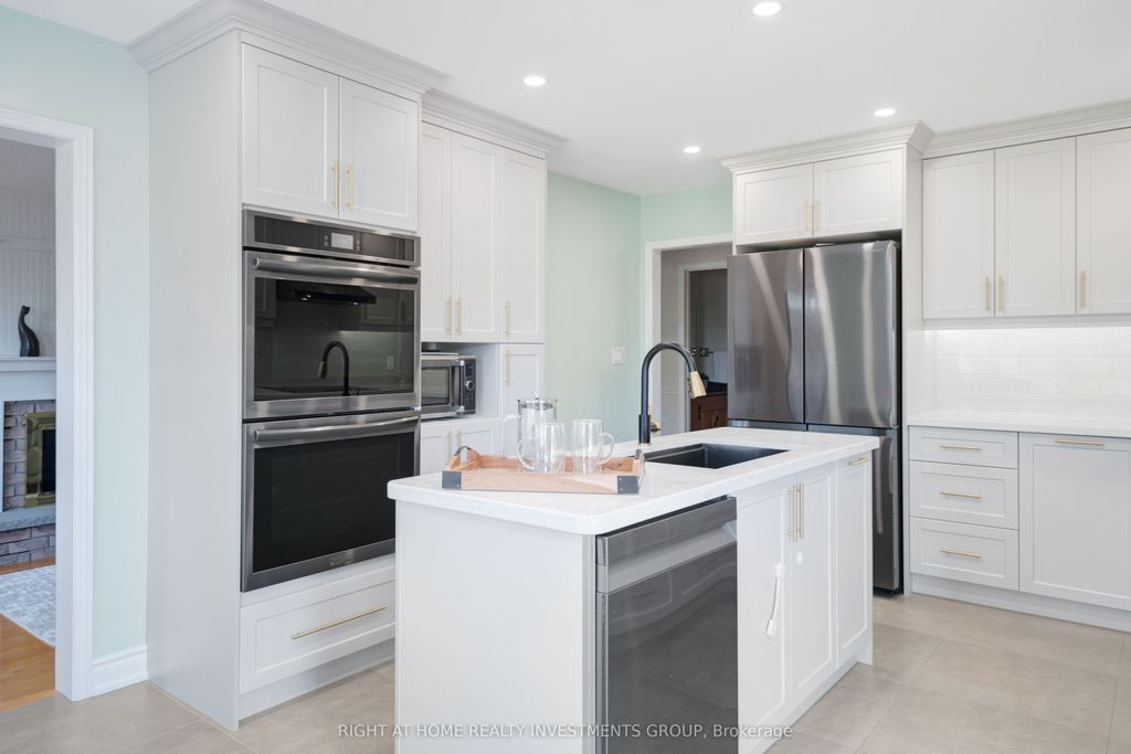 Photo of 660 Whistler Drive N, Oshawa, ON L1J 7N7 (MLS # E12426162)