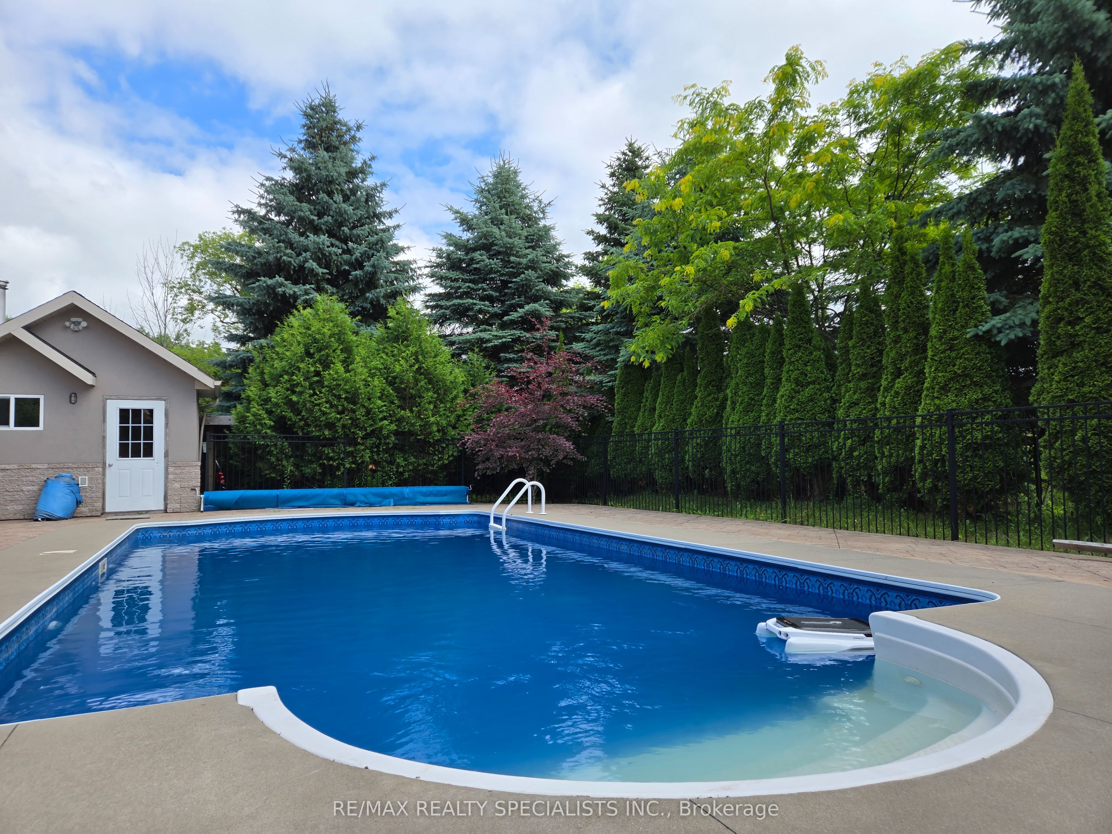 7 Deer Run Crescent