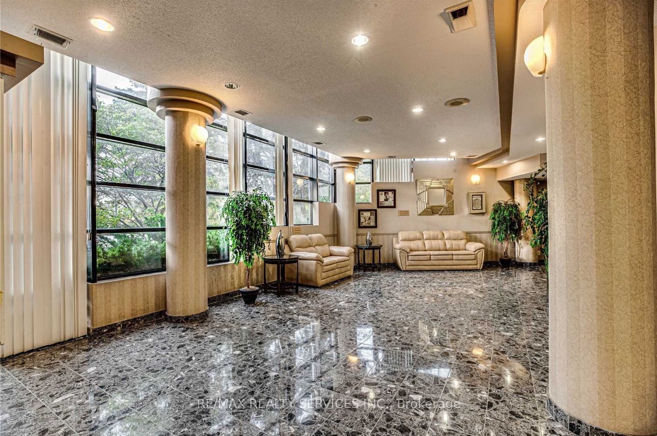 25 Trailwood Drive 502
