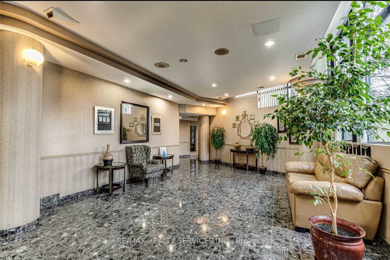 25 Trailwood Drive 502