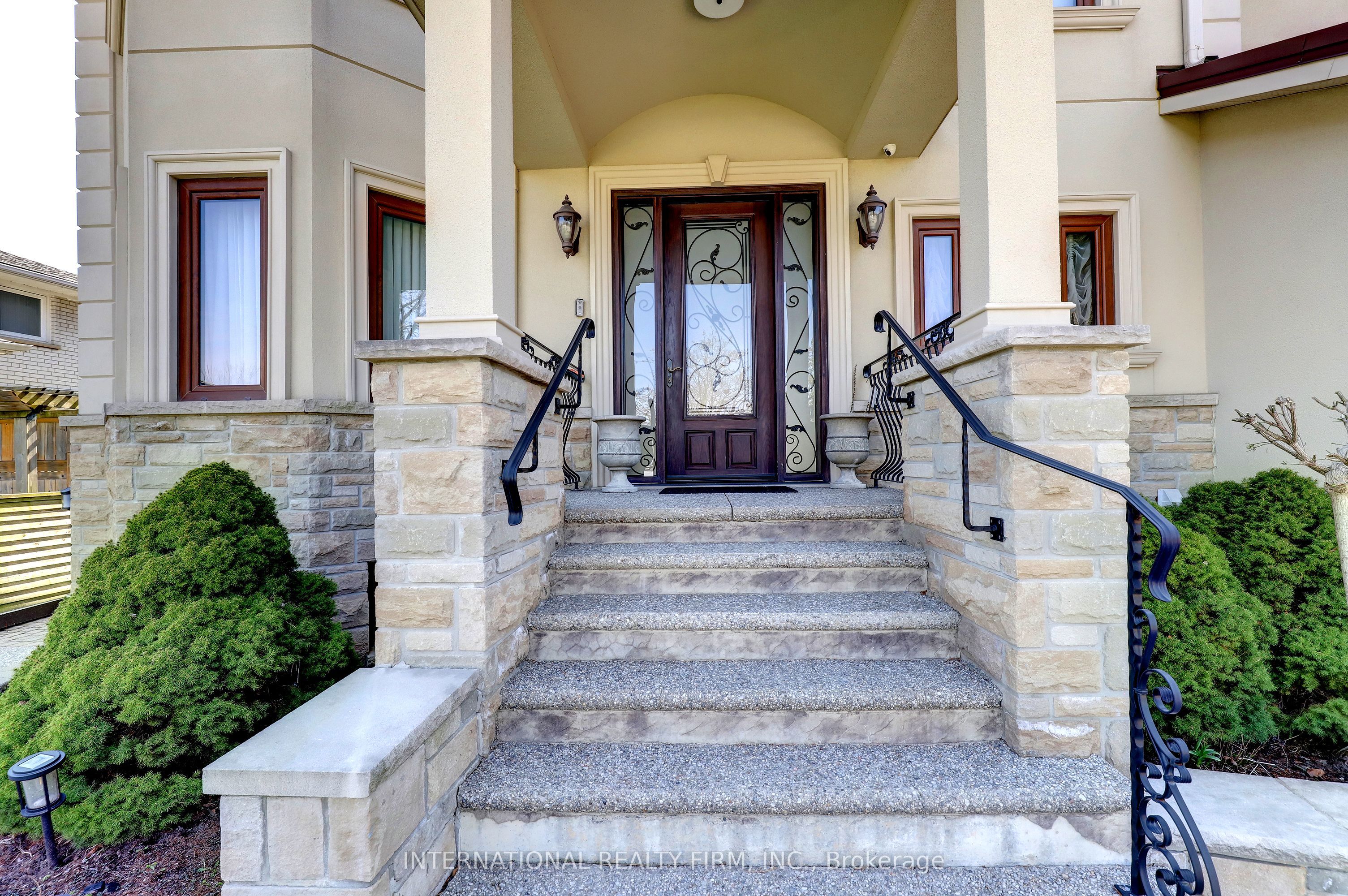 3496 Burningoak Crescent