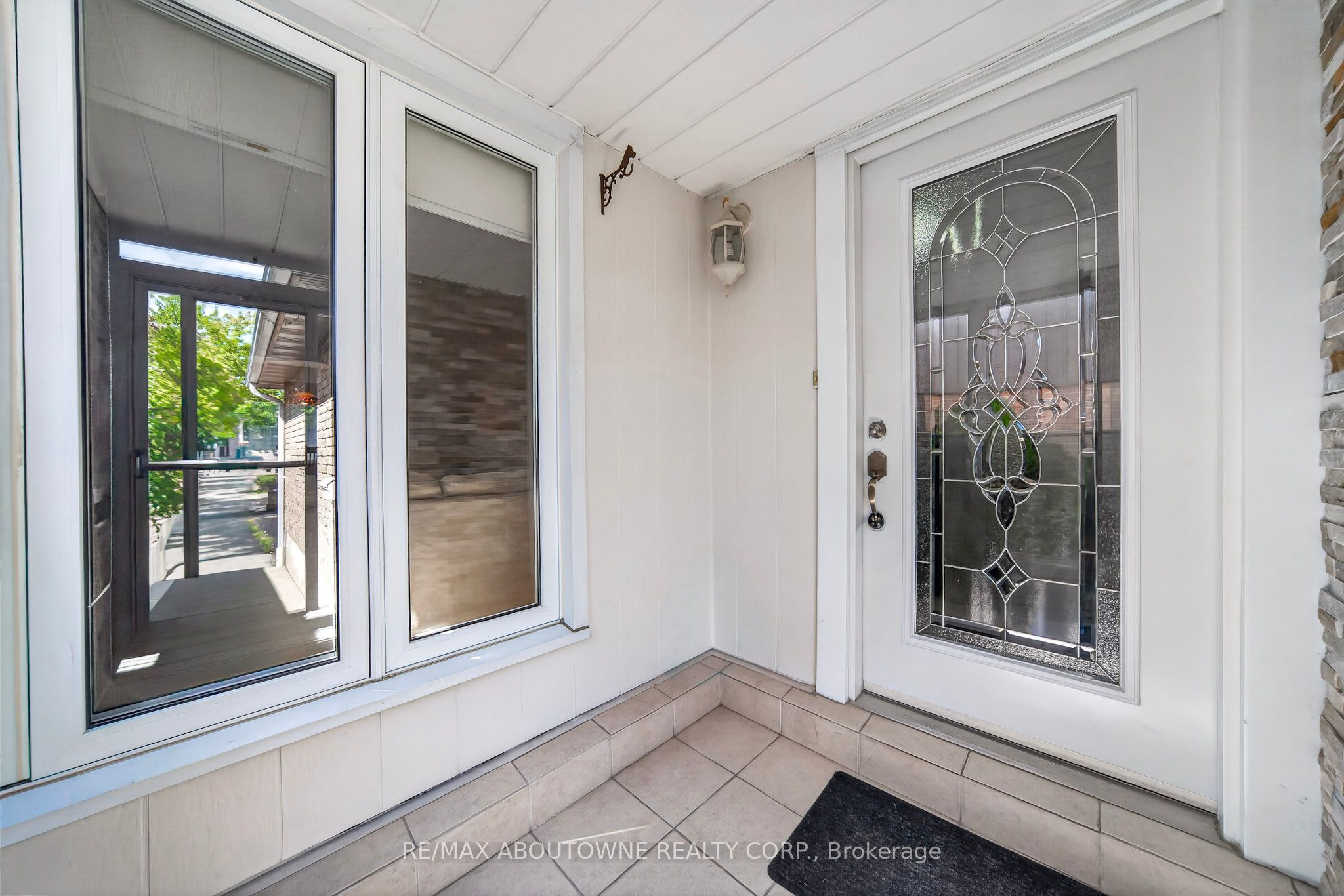 668 Greycedar Crescent