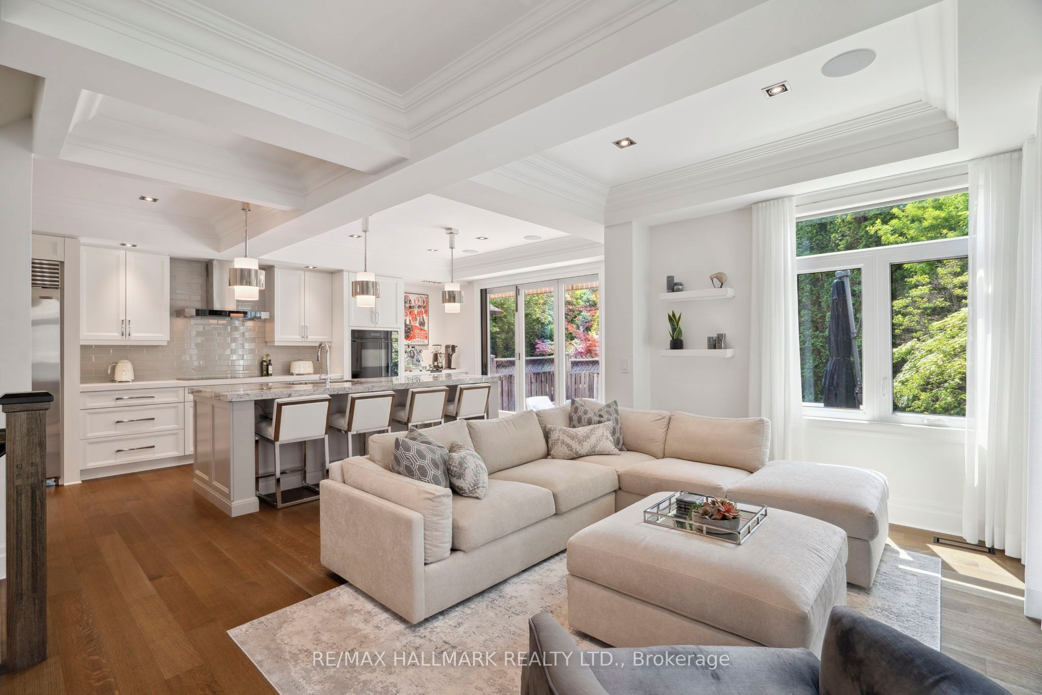 2092 PINEVALLEY Crescent