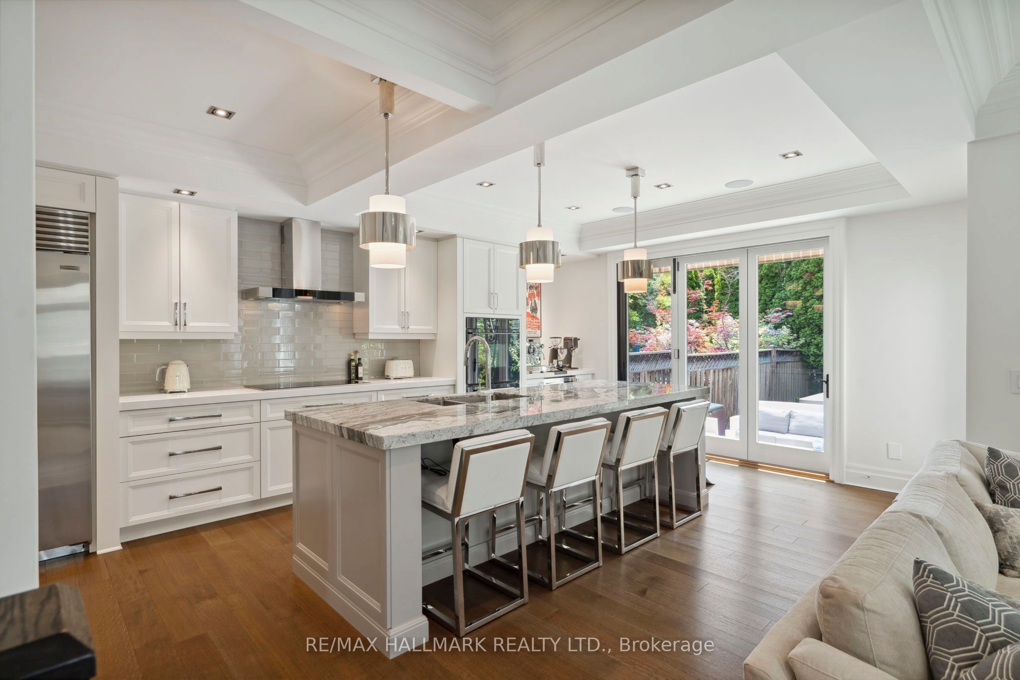 2092 PINEVALLEY Crescent