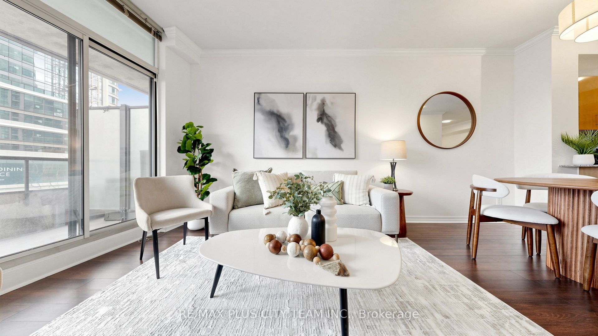 16 Yonge Street 303