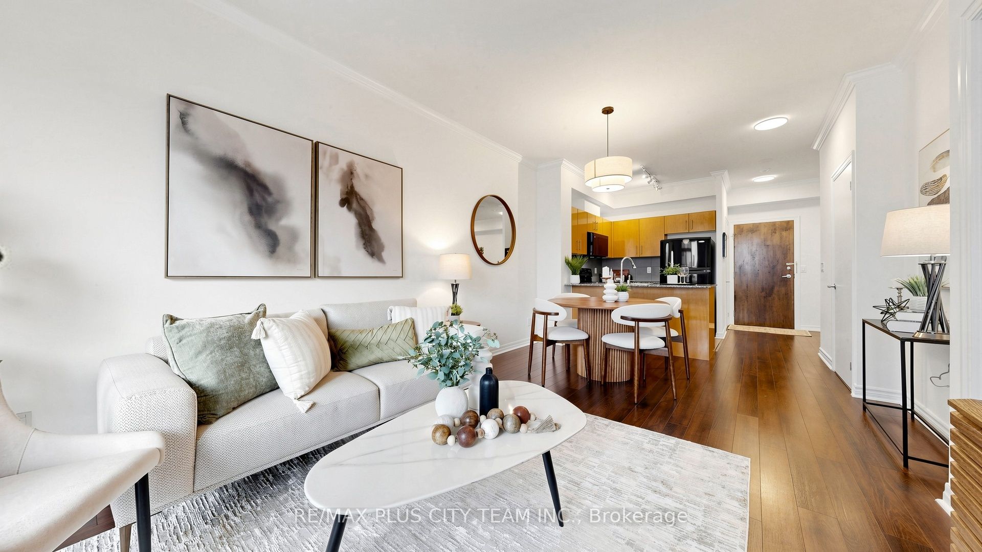 16 Yonge Street 303