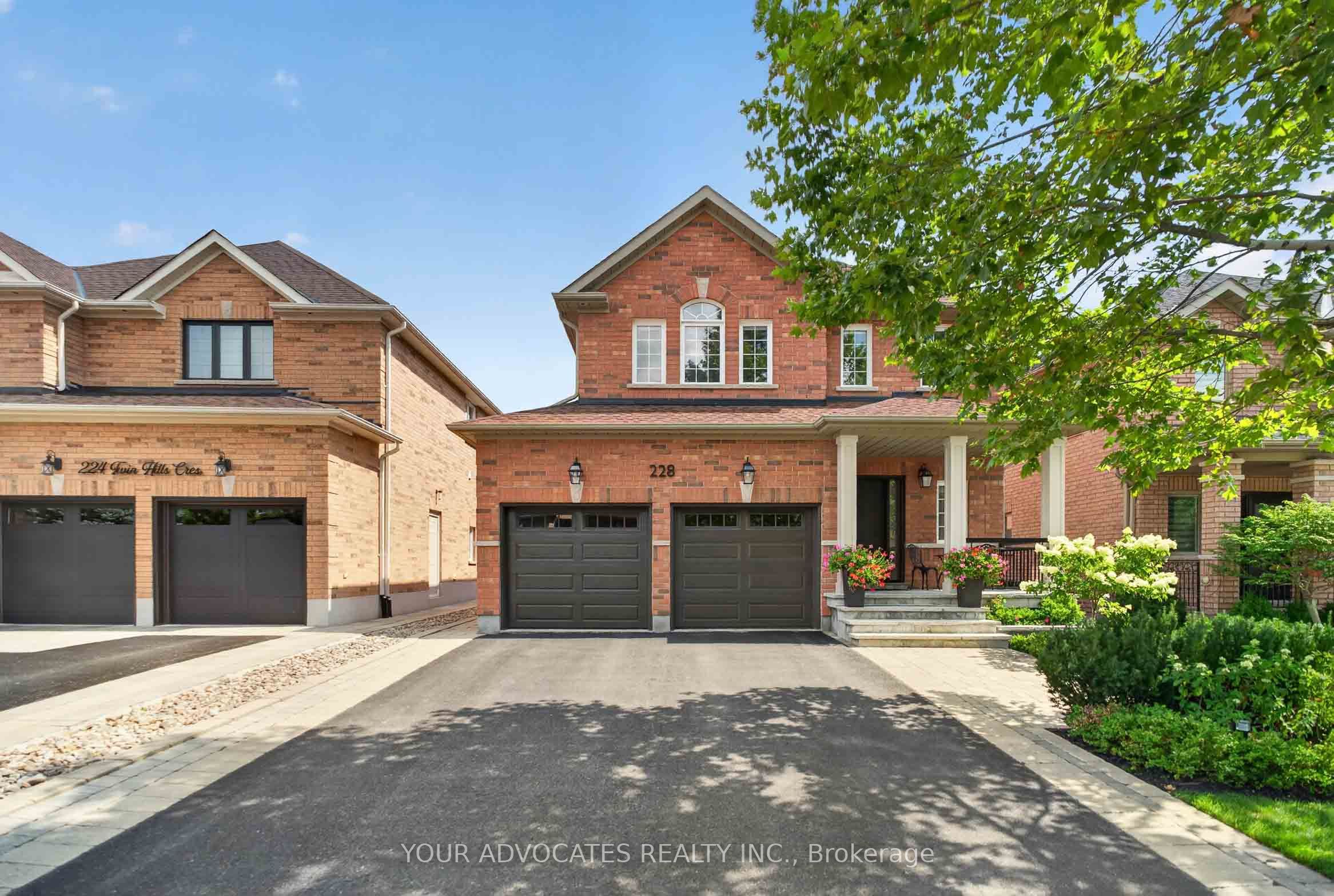 228 Twin Hills Crescent