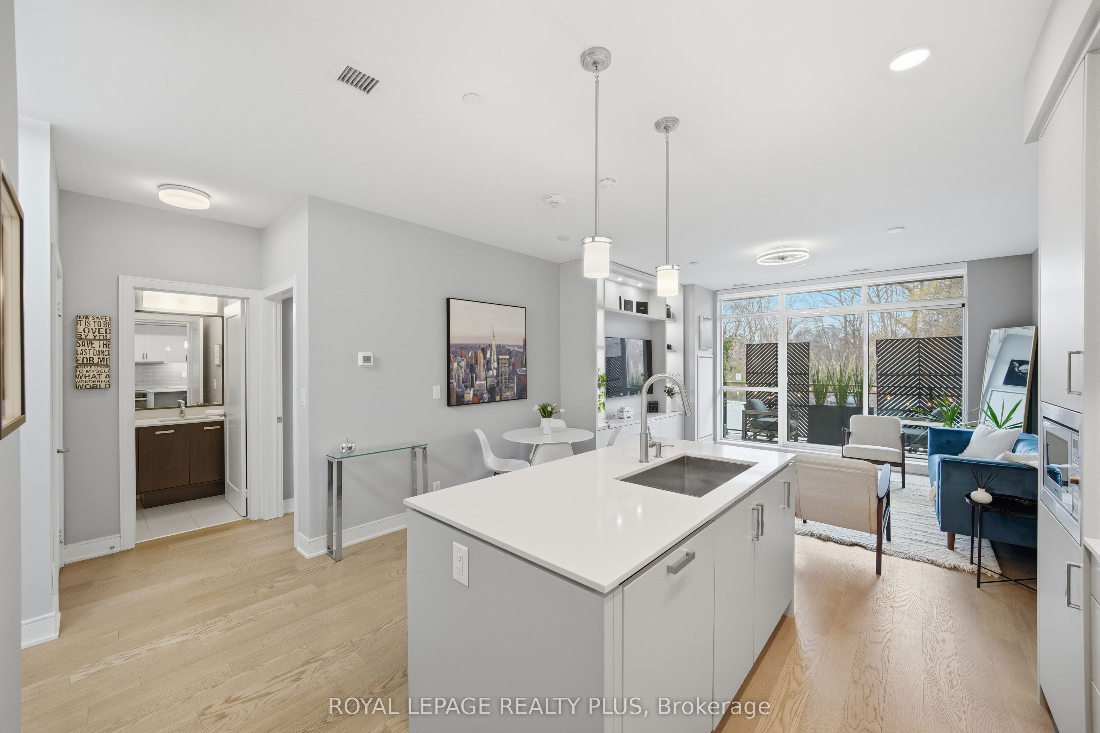 1575 Lakeshore Road W 105