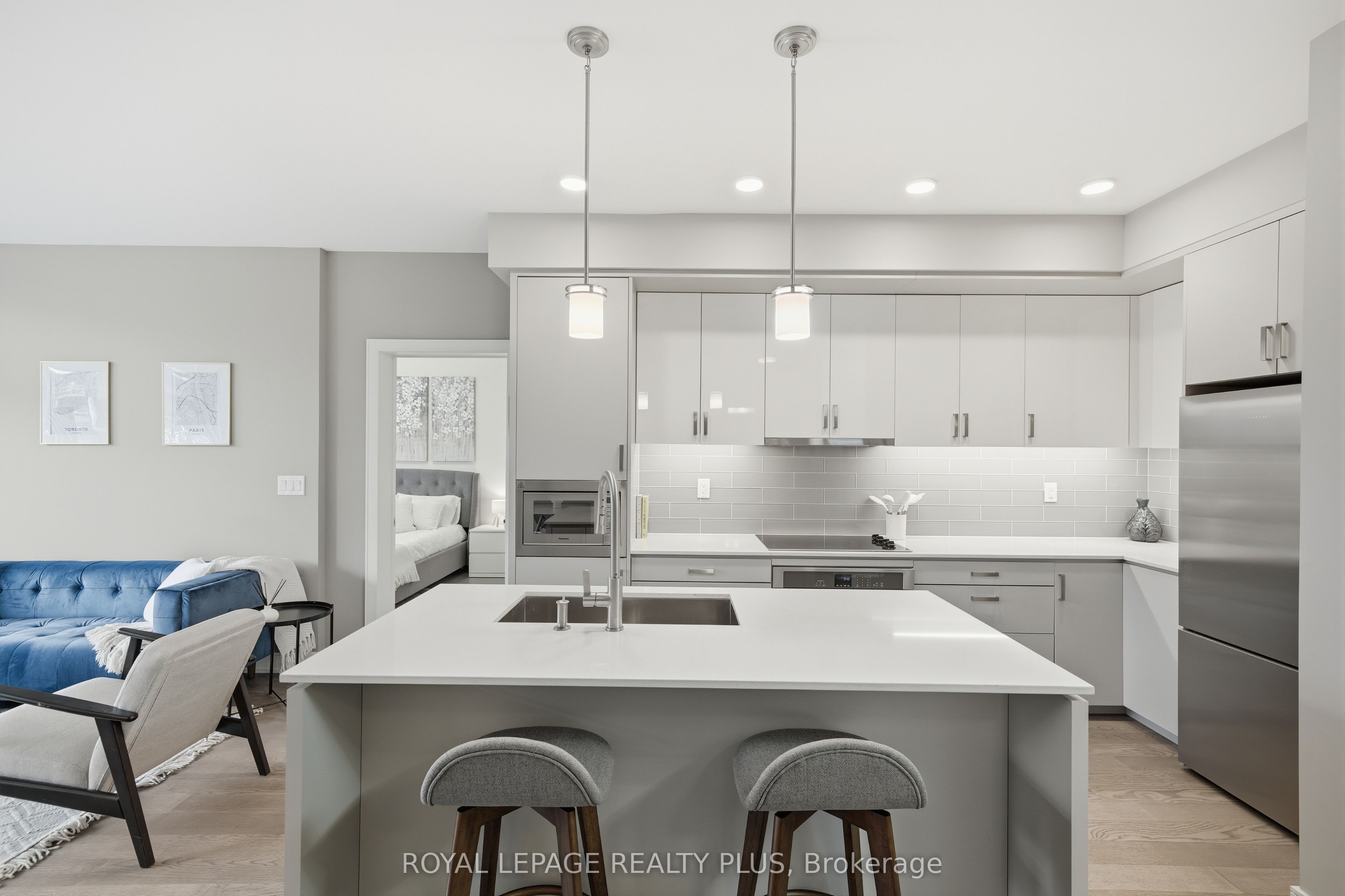 1575 Lakeshore Road W 105