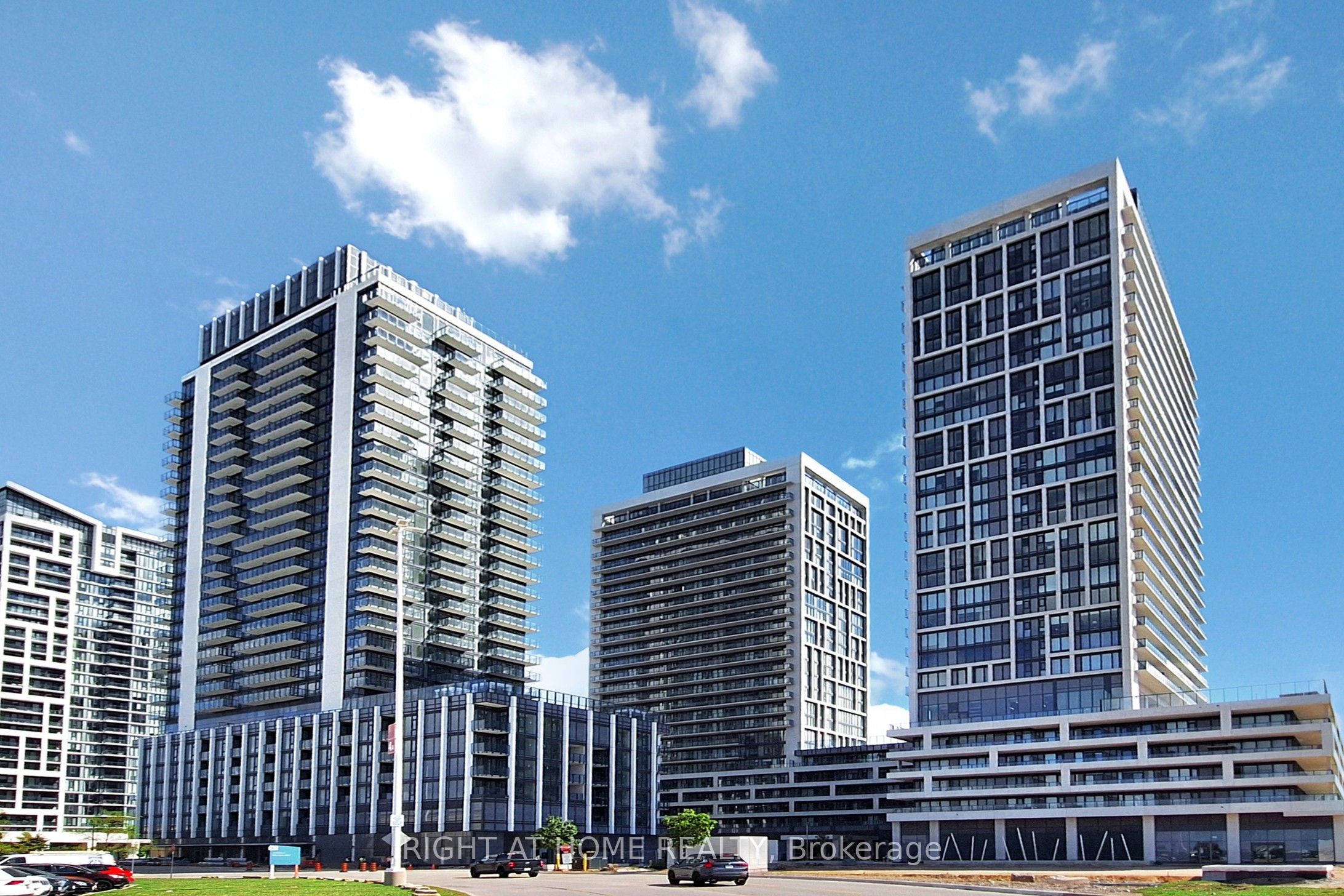 8960 Jane Street LPH106